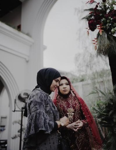 Tim TWEX mendampingi pengantin